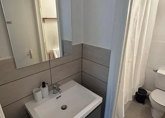 Doutre-2e Etage شقة أنجير